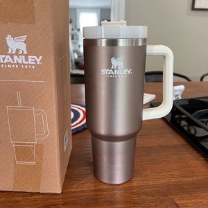 NEW highly sought after Rose Gold Stanley 40 ounce tumbler